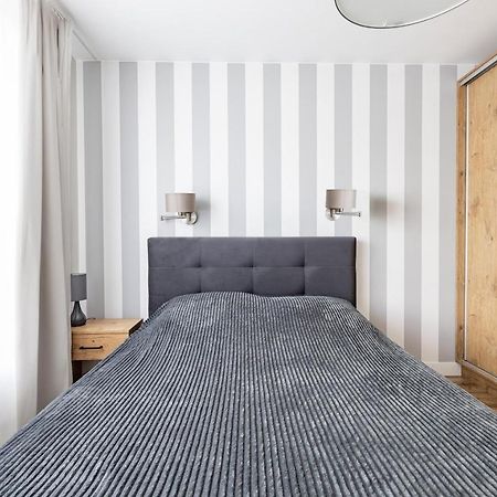 Fajny Apartament Z Parkingiem, Obok Metra. 华沙 外观 照片