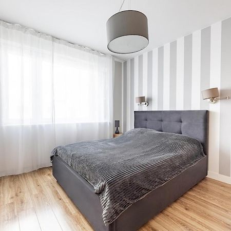 Fajny Apartament Z Parkingiem, Obok Metra. 华沙 外观 照片