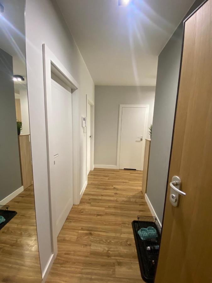 Fajny Apartament Z Parkingiem, Obok Metra. 华沙 外观 照片