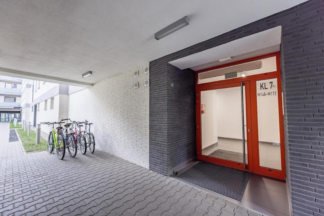Fajny Apartament Z Parkingiem, Obok Metra. 华沙 外观 照片