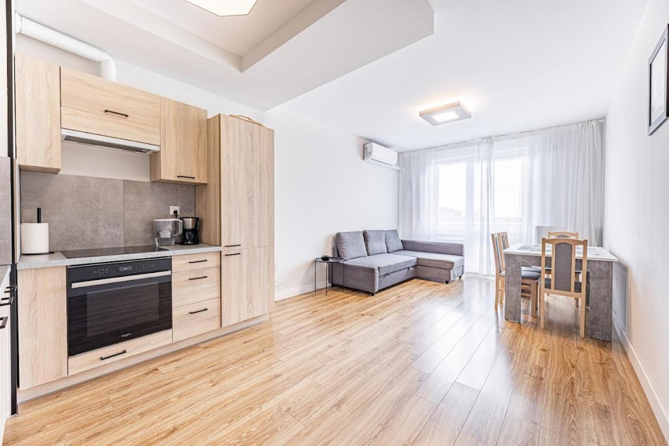 Fajny Apartament Z Parkingiem, Obok Metra. 华沙 外观 照片