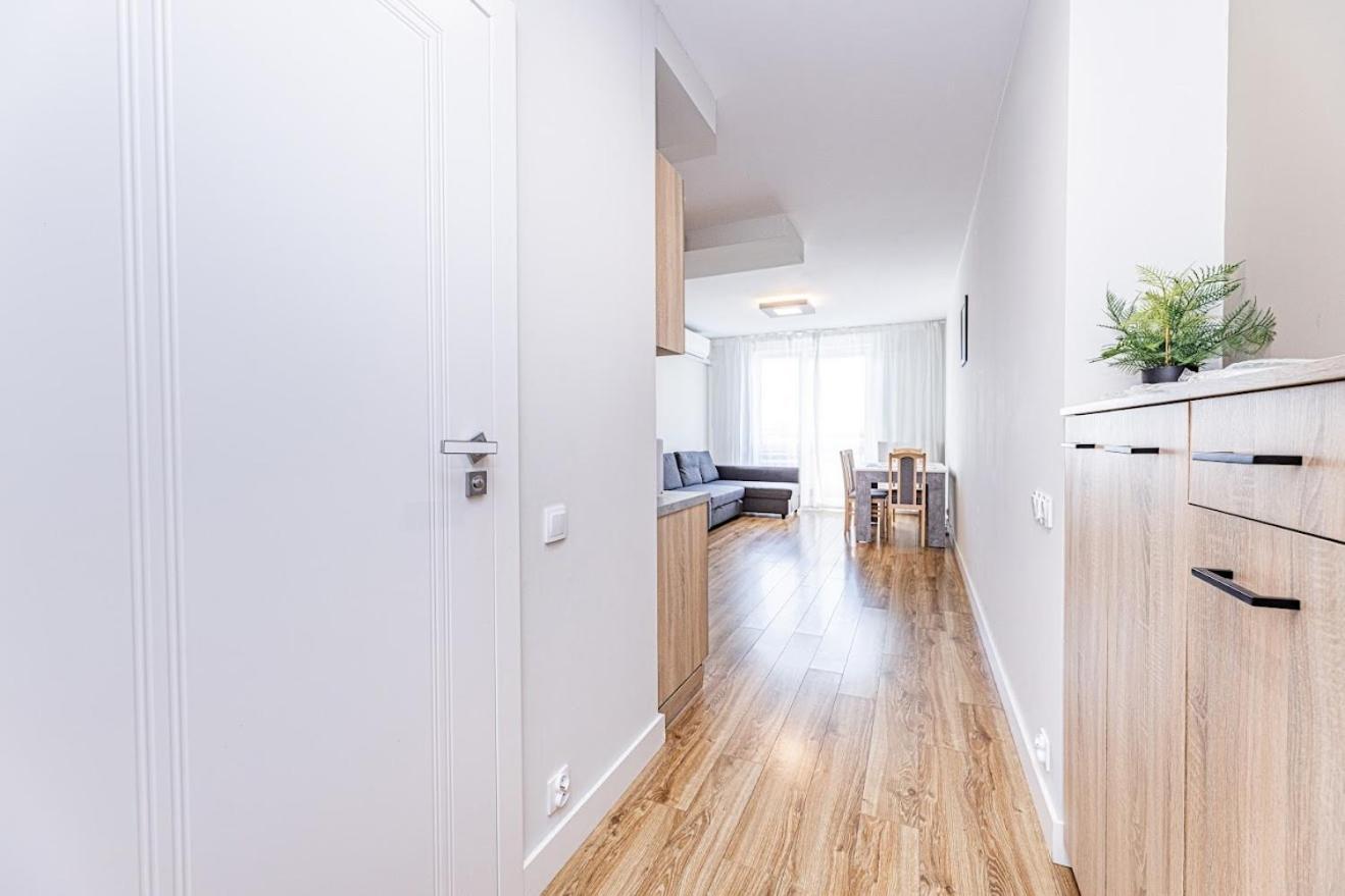 Fajny Apartament Z Parkingiem, Obok Metra. 华沙 外观 照片