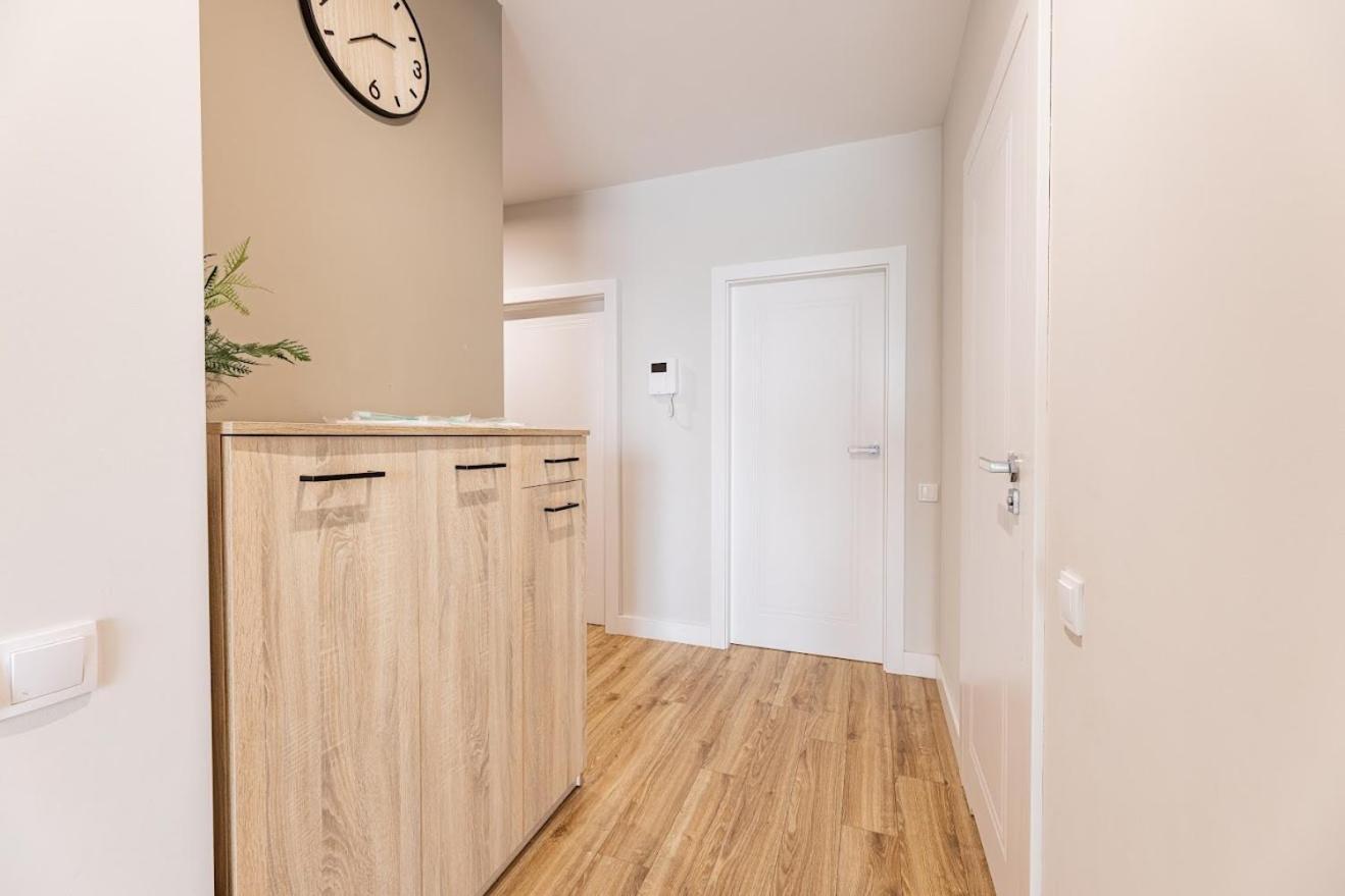 Fajny Apartament Z Parkingiem, Obok Metra. 华沙 外观 照片